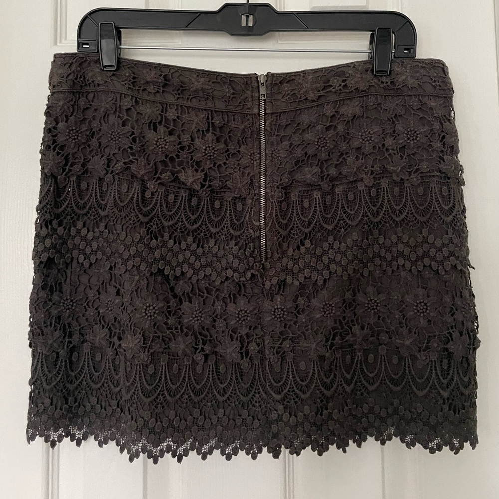 American Eagle Outfitters Floral Crotchet Lace Mini Skirt in Charcoal Size 12 - Picture 3 of 7